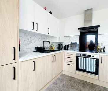 3 bedroom flat to rent - Photo 6