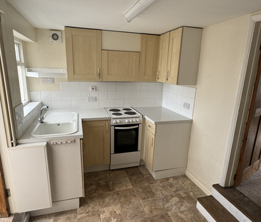 2 bedroom end of terrace house to rent - Photo 2