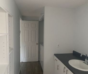 For Lease - 251 Marier Avenue Unit# 251, Vanier and Kingsview Park,... - Photo 4