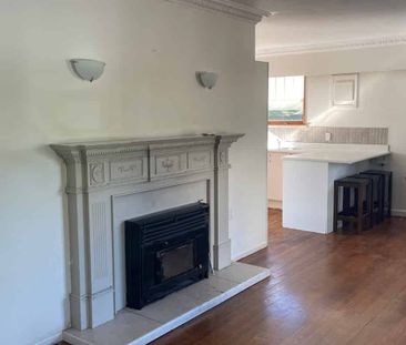 3 Bedroom in Town Centre - Photo 2