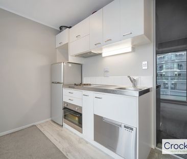 Fully furnished two-bedroom apartment in the sought-after Volt Apar... - Photo 5