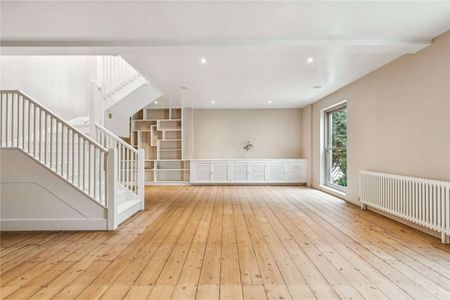 Beautifully renovated five bedroom school house conversion in Petersham - Photo 5