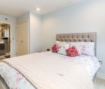 The Broadway, Farnham Common, Buckinghamshire,SL2 - Photo 4