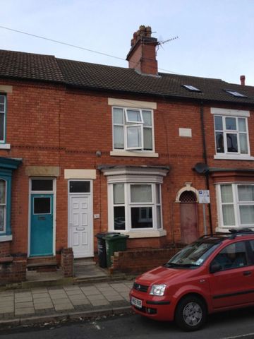 33 Fearon Street - 4 big double bedrooms & front door accessLoughborough - Photo 3