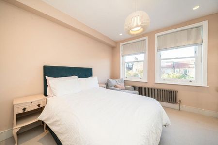 4 bedroom terraced house to rent - Photo 3