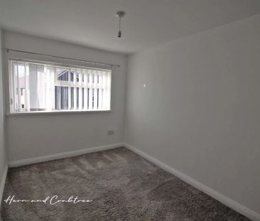 3 Bedroom House - End Terrace - Photo 2