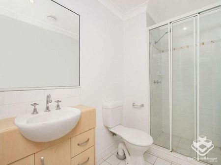 Spacious Three Bedroom Two Bath Apartment Living in Garden City - Photo 2