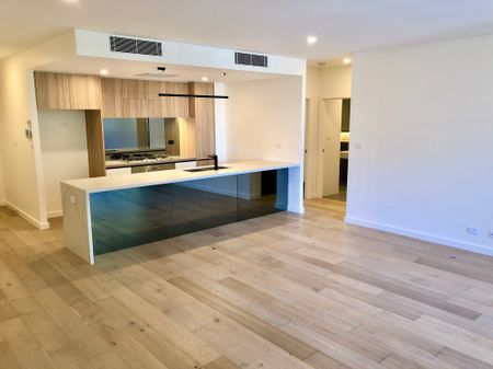 Executive Style Apartment in the Heart of the City - Photo 2