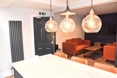 5 bedroom semi-detached house to rent - Photo 4