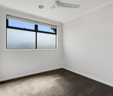 17 Butterfields Walk, Officer VIC 3809 - House For Rent | Domain - Photo 4