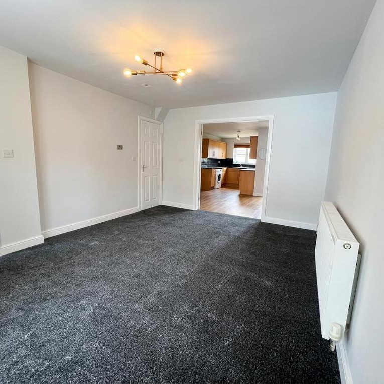 3 bedroom semi-detached house to rent - Photo 1