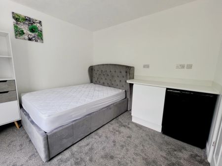 room 4 - Photo 3