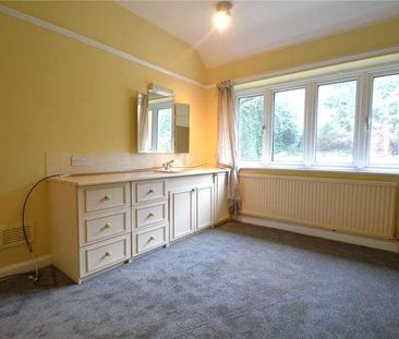 Ballards Way, South Croydon, Surrey, CR2 - Photo 6