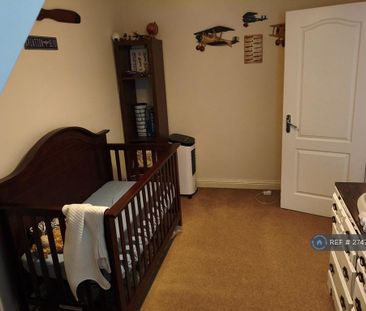 4 bedroom semi-detached house to rent - Photo 6
