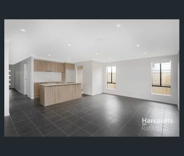 Spacious 4-Bedroom Home in Wollert - Photo 5