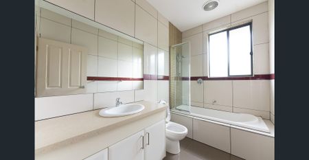 Room By Room Leasing - Only 4 Bedrooms Remaining - Photo 3