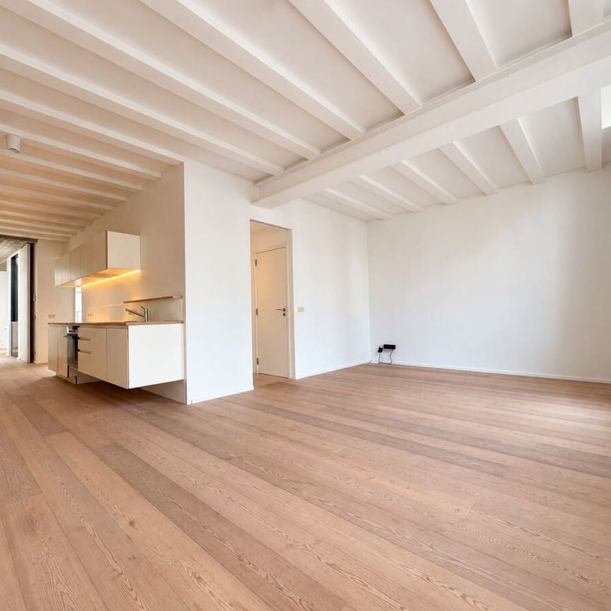 Appartement te huur in Brussel voor € 1.500 met 1 slaapkamer - Photo 1