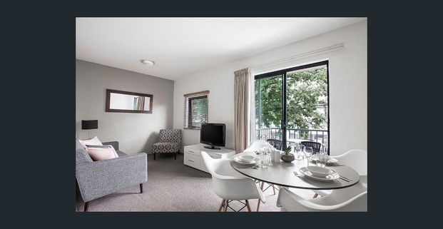 Furnished Apartment Stay for 1 month plus. Weekly service, Cable & No Bills Ever. - Photo 1