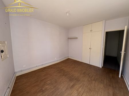 Location Appartement 3 pièces 88m² CHARLIEU 42190 - Photo 4