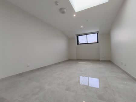 Selection of Brand New Studio Apartments - Available Now - Photo 4