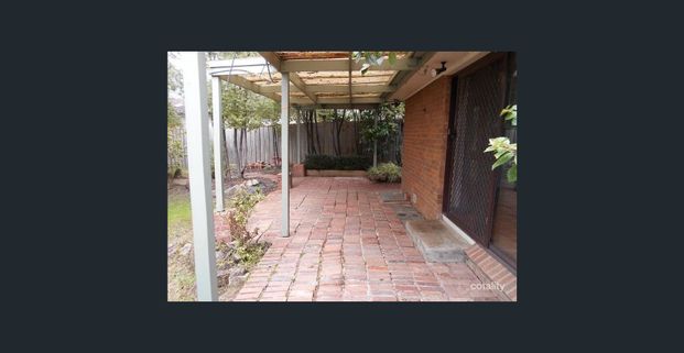 FAMILY COMFORT IN THE HEART OF GLEN WAVERLEY - Photo 1