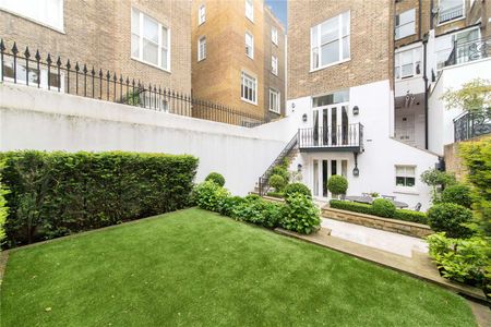 This is a superbly presented and charming 5 bedroom period house to rent in Earl's Court. Boasting over 6000 square feet of space, with a south facing garden and south facing roof terrace. - Photo 4