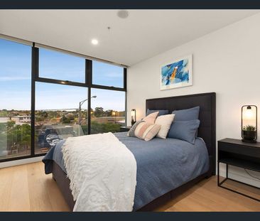 LIGHT FILLED 2BR/2BTH, WALK TO EVERYTHING! - Photo 3