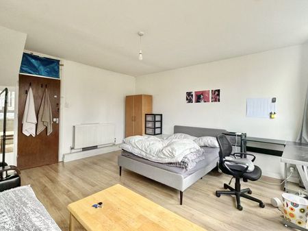 Compton Close, London - Photo 2