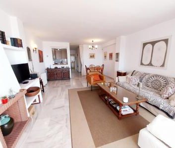 Spacious duplex apartment in a beachfront development - NON-RENEWAB... - Photo 4
