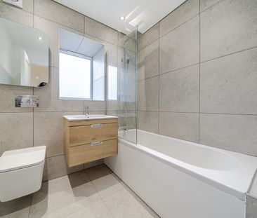 2 Bed Flat, West Hill, CR2 - Photo 3