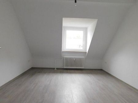 Schöne Dachgeschoss-Wohnung in Stadtnähe! - Photo 3