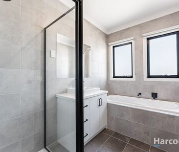 Modern & Stylish Townhouse! - Photo 1