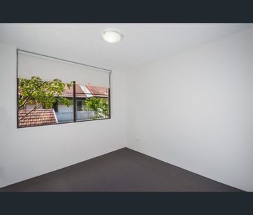 2/12 Brasted St, Taringa, Qld 4068 - Photo 4