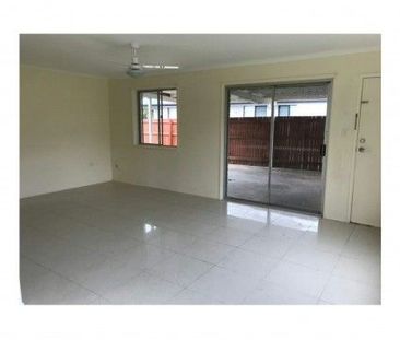 3 BEDROOM FRESHLY PAINTED FULLY FENCED HOME WITH AIR CONDITIONING - Photo 3