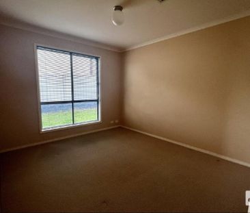 Spacious 3-Bedroom Home with Stunning Views - Photo 2