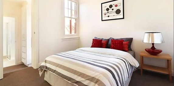 SPARKLING ONE BEDROOM GEM IN THE HEART OF SANDRINGHAM! - Photo 2