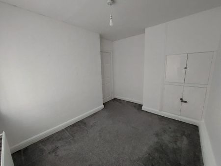 Oldroyd Crescent - Photo 5