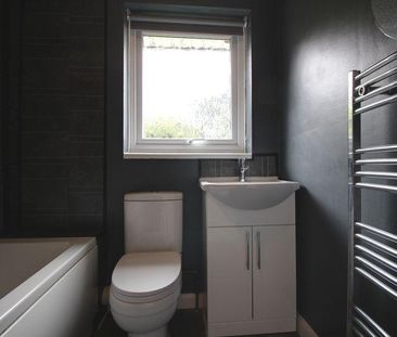 2 bedroom semi-detached house to rent - Photo 6