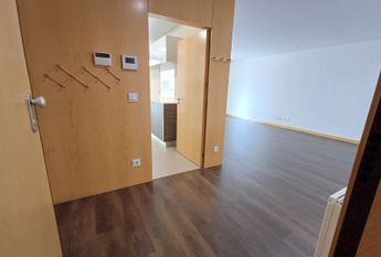 Apartamento T2 junto ao Centro Comercial Glicínias