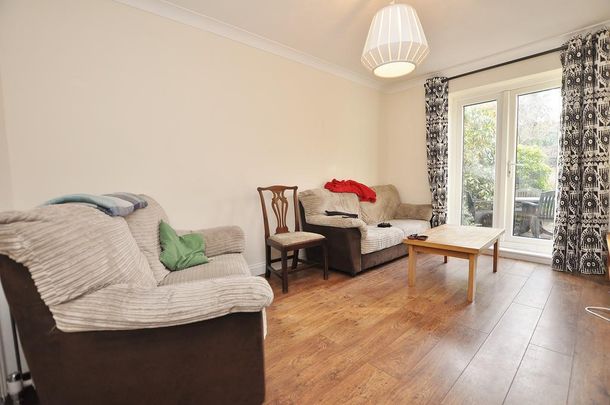 4 bedroom semi-detached house to rent - Photo 1