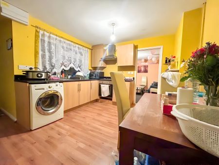 2 Bedroom Maisonette To Let - HP12 - Photo 4