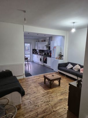 Room in a Shared House, Luton Road, E17 - Photo 1
