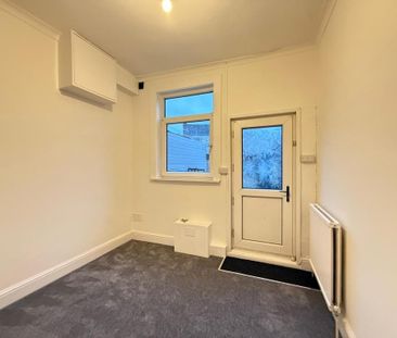 3 bedroom flat to rent - Photo 6