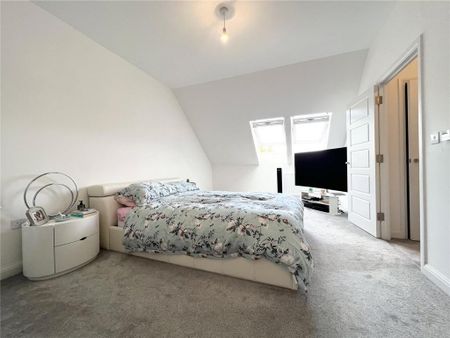 4 bedroom semi-detached house to rent - Photo 4