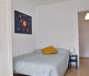 Room for rent in 8-bedroom apartment in L'Amistat, Valencia - Foto 6