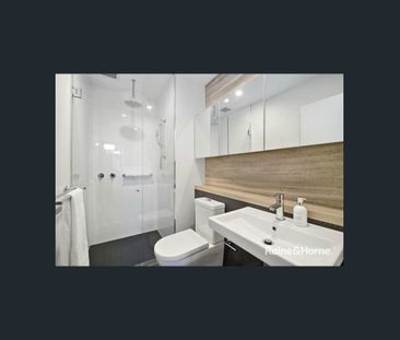 Class, Space & Style - Immaculate Apartment - Photo 5
