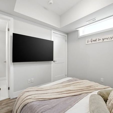 For Lease - 6065 McLeod Road Unit# 111, Niagara Falls, Ontario - Photo 3