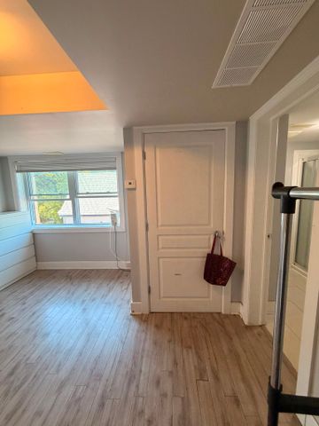139 Henderson Ave unit 6 - Photo 2