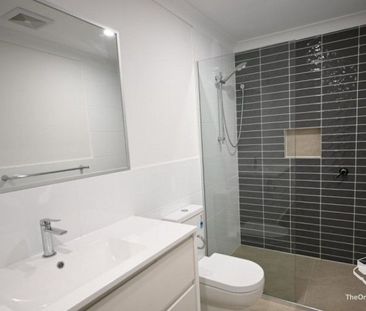 LUXURY 4 BEDROOM TOWNHOUSE 2 LIVING AREAS - Photo 6