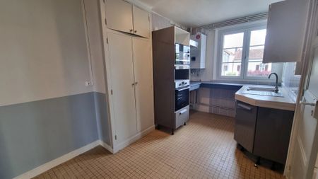 Dans un petit immeuble tranquille : trois pièces - Photo 5